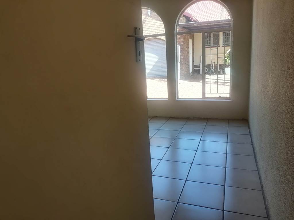 3 Bed Cluster in Kempton Park Central photo number 11