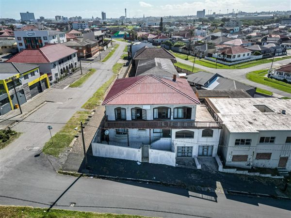 18 Bedroom House