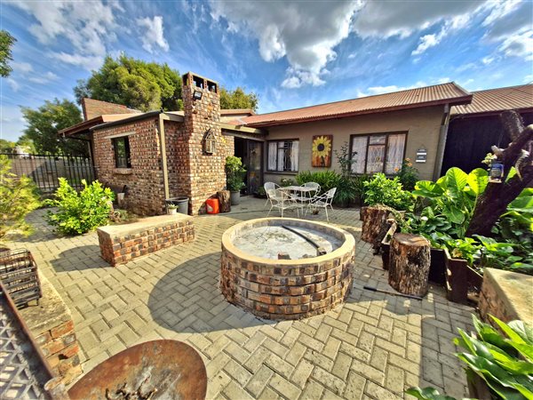 4 Bedroom House 4 Bedroom House