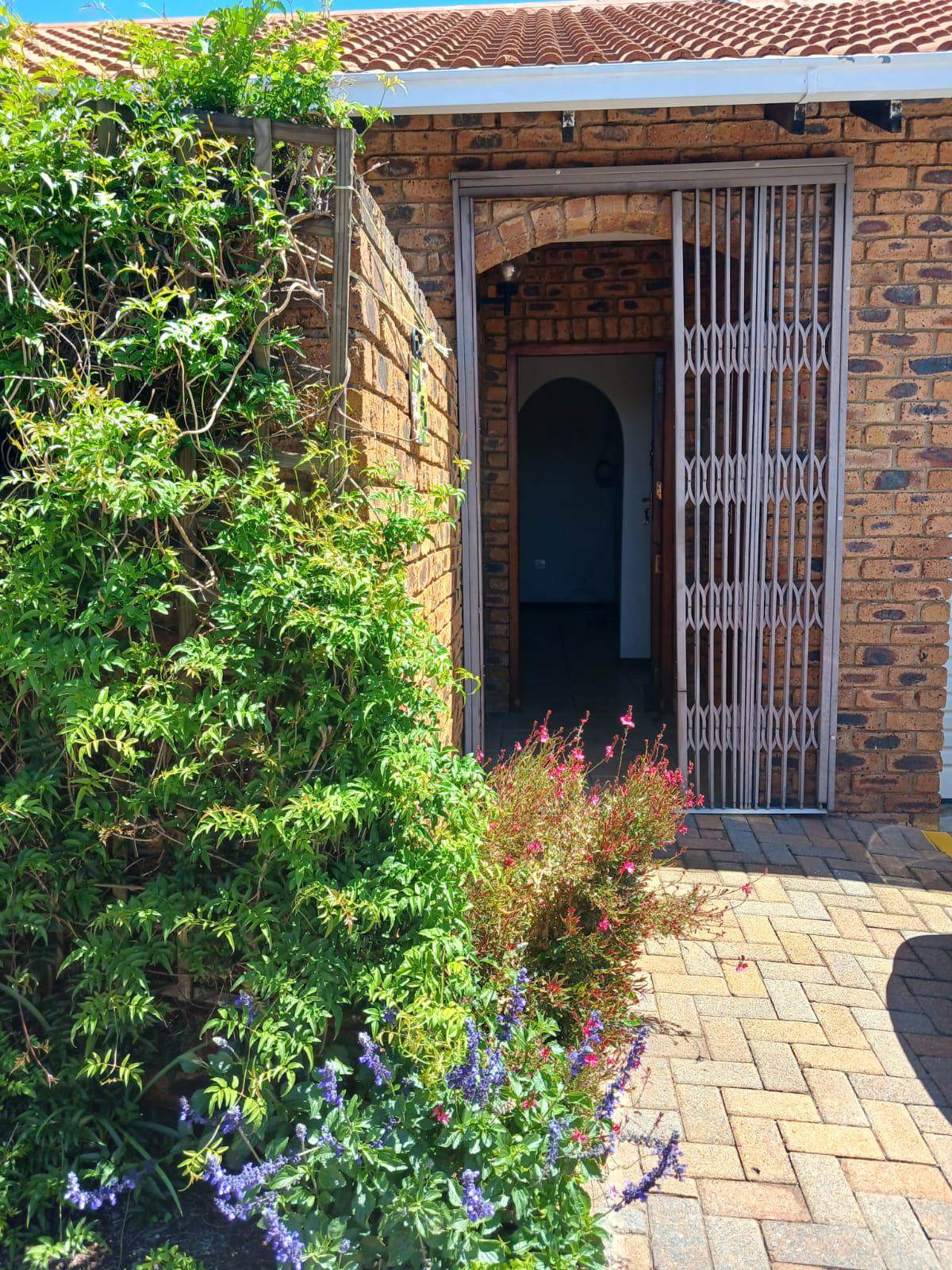 2 Bed Townhouse in Edenvale photo number 22