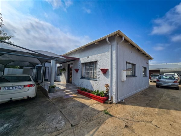4 Bedroom House 4 Bedroom House