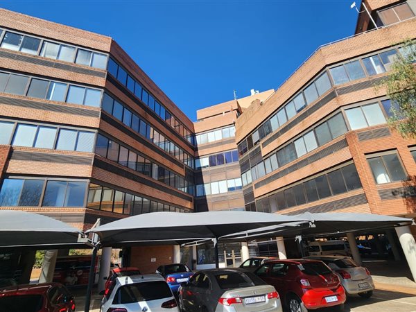 1 041  m² Commercial space