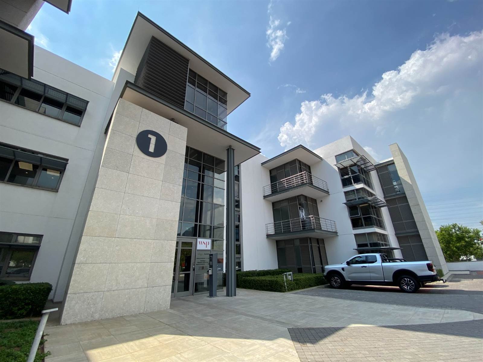 870  m² Office Space in Waterfall Estate photo number 1