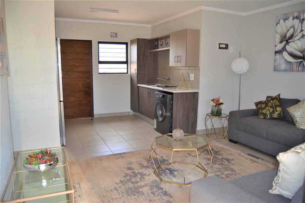 3 Bed House in Diepkloof photo number 8