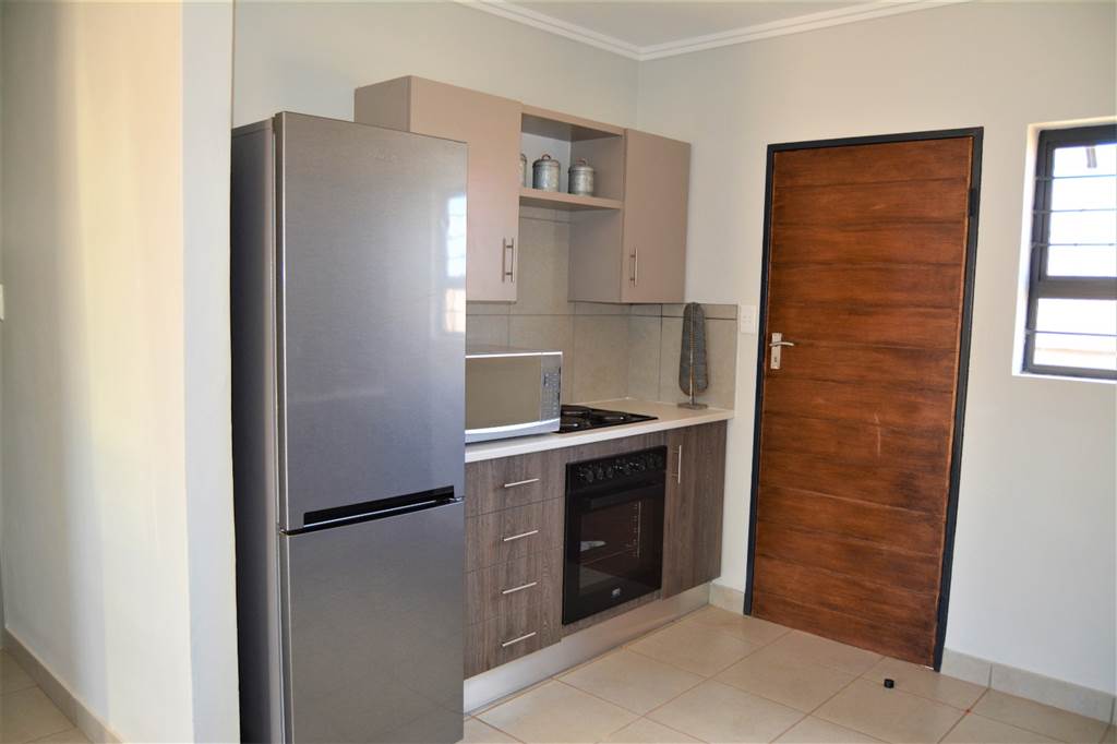 3 Bed House in Diepkloof photo number 5
