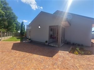 3 Bed House in Falcon Ridge