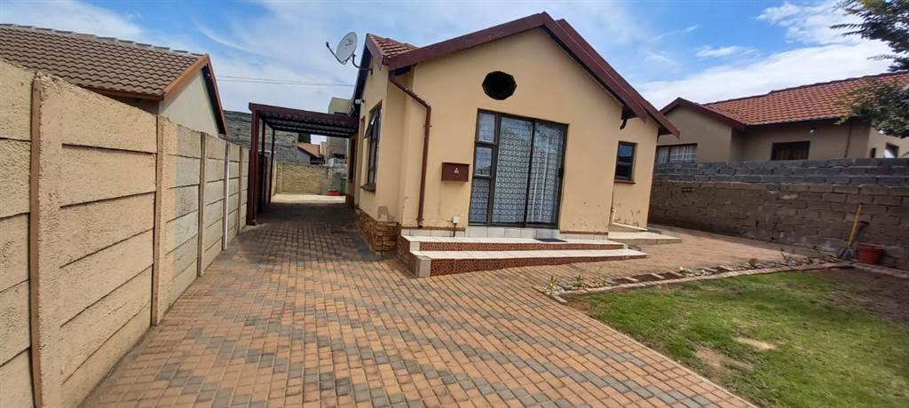 3 Bed House in Olievenhoutbosch photo number 3