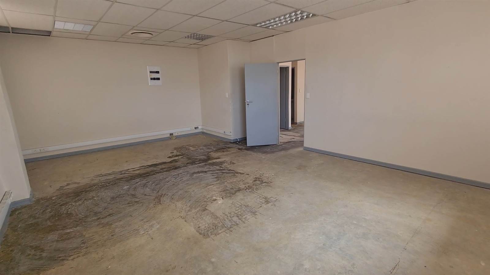 100  m² Commercial space in Milnerton photo number 9