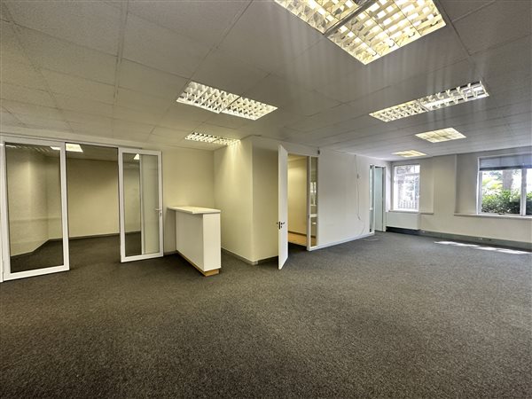 173  m² Commercial space