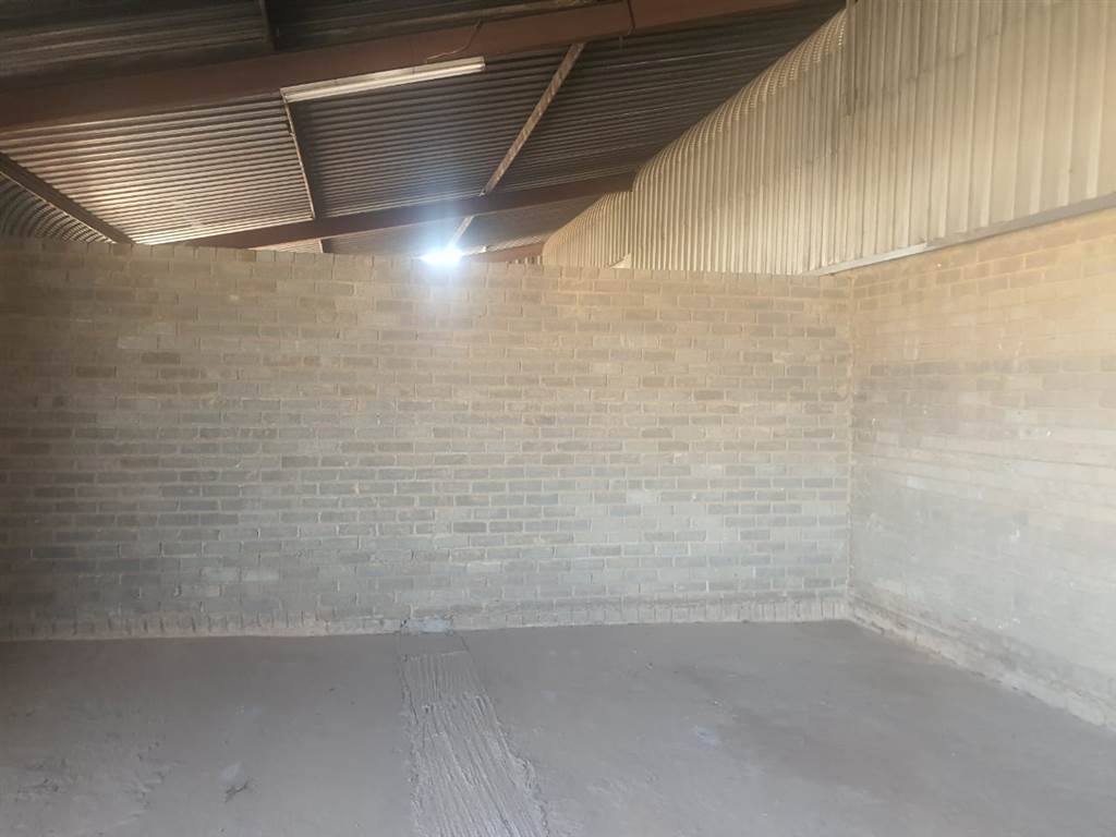 225  m² Industrial space in Clayville East photo number 2