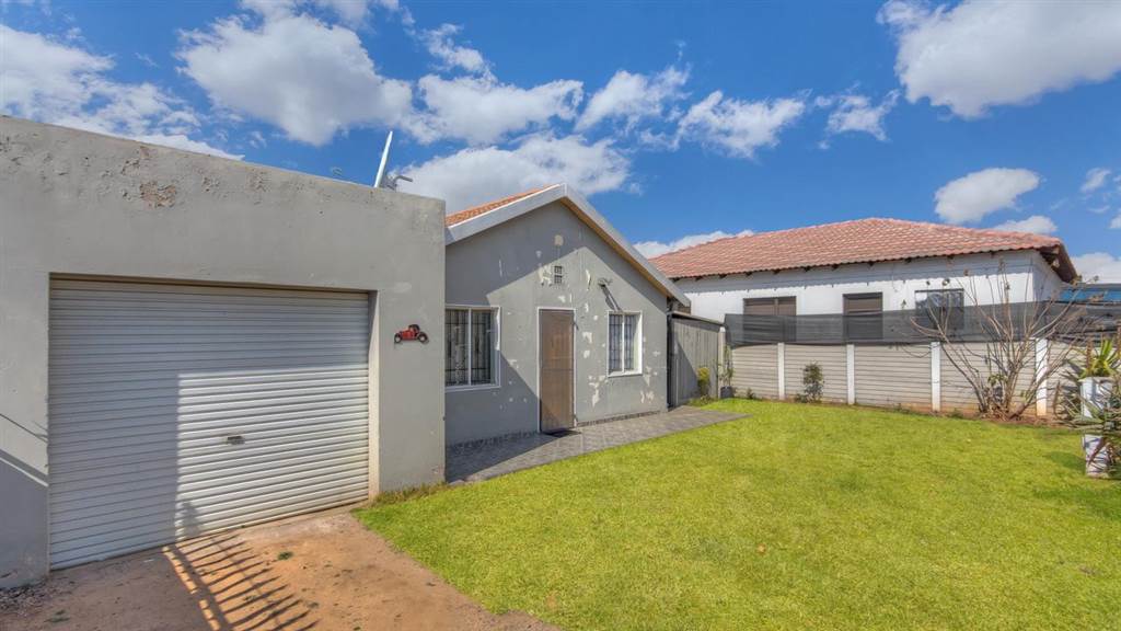 2 Bed House in Lenasia photo number 17
