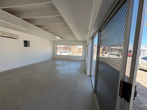 80  m² Commercial space