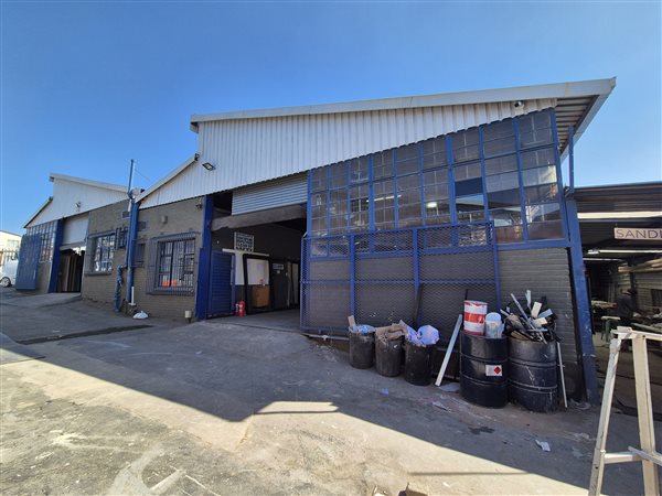 450 m² Industrial space 450 m² Industrial space