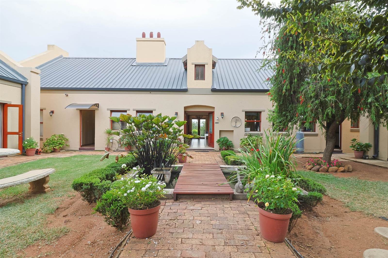 8 Bed House in Rietfontein photo number 1