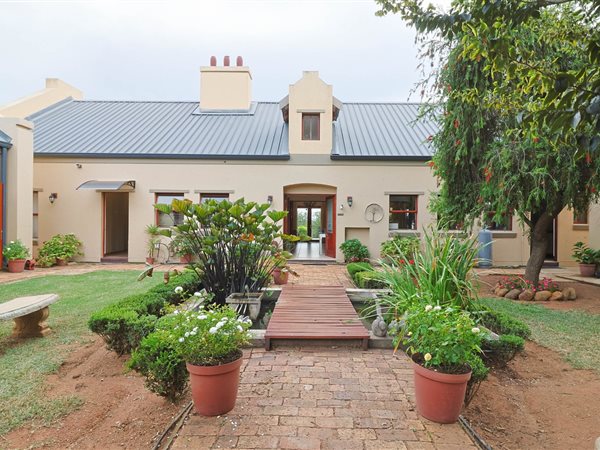 8 Bed House in Rietfontein