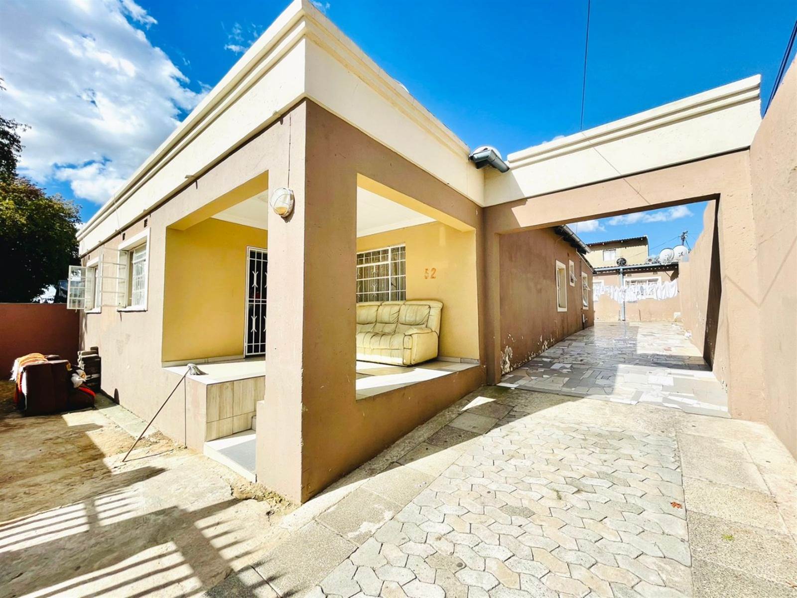 9 Bed House in Rosettenville photo number 1