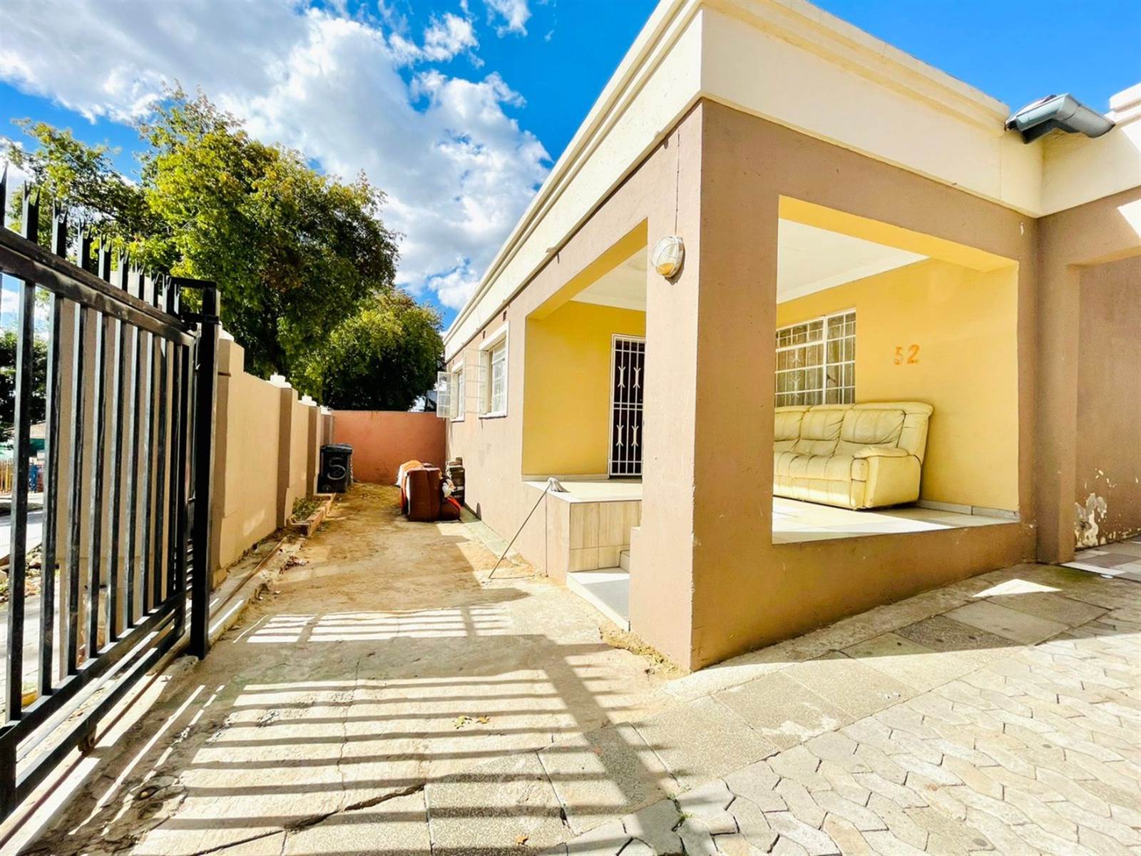 9 Bed House in Rosettenville photo number 2