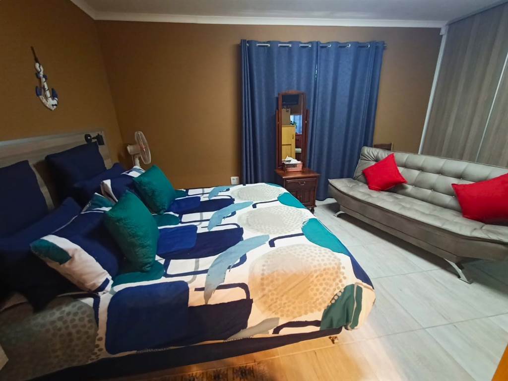 2 Bed House in Humansdorp photo number 21