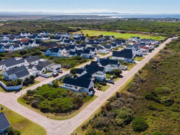 980 m² Land available in St Francis Links