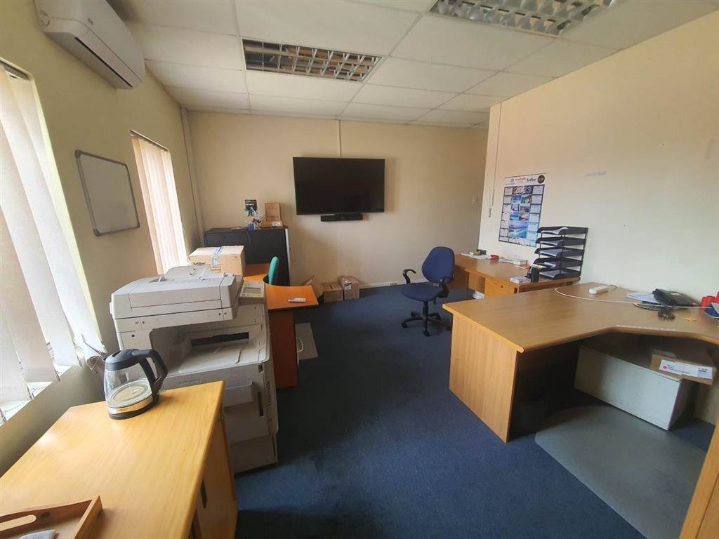 330  m² Commercial space in Newton Park photo number 14