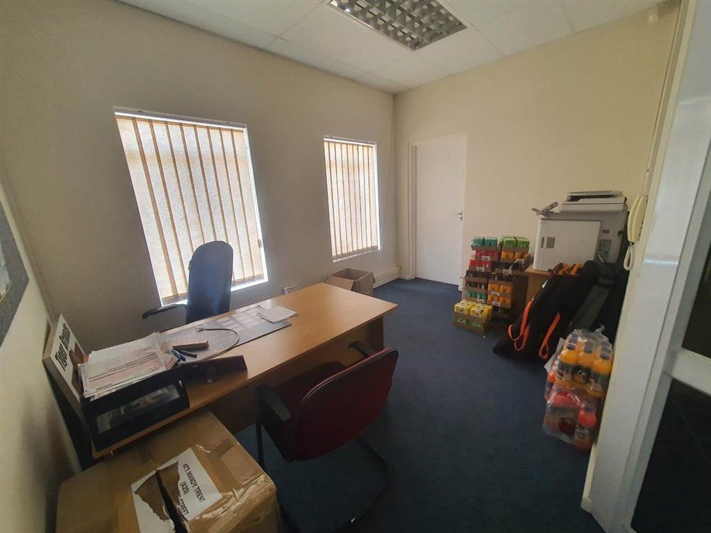 330  m² Commercial space in Newton Park photo number 4