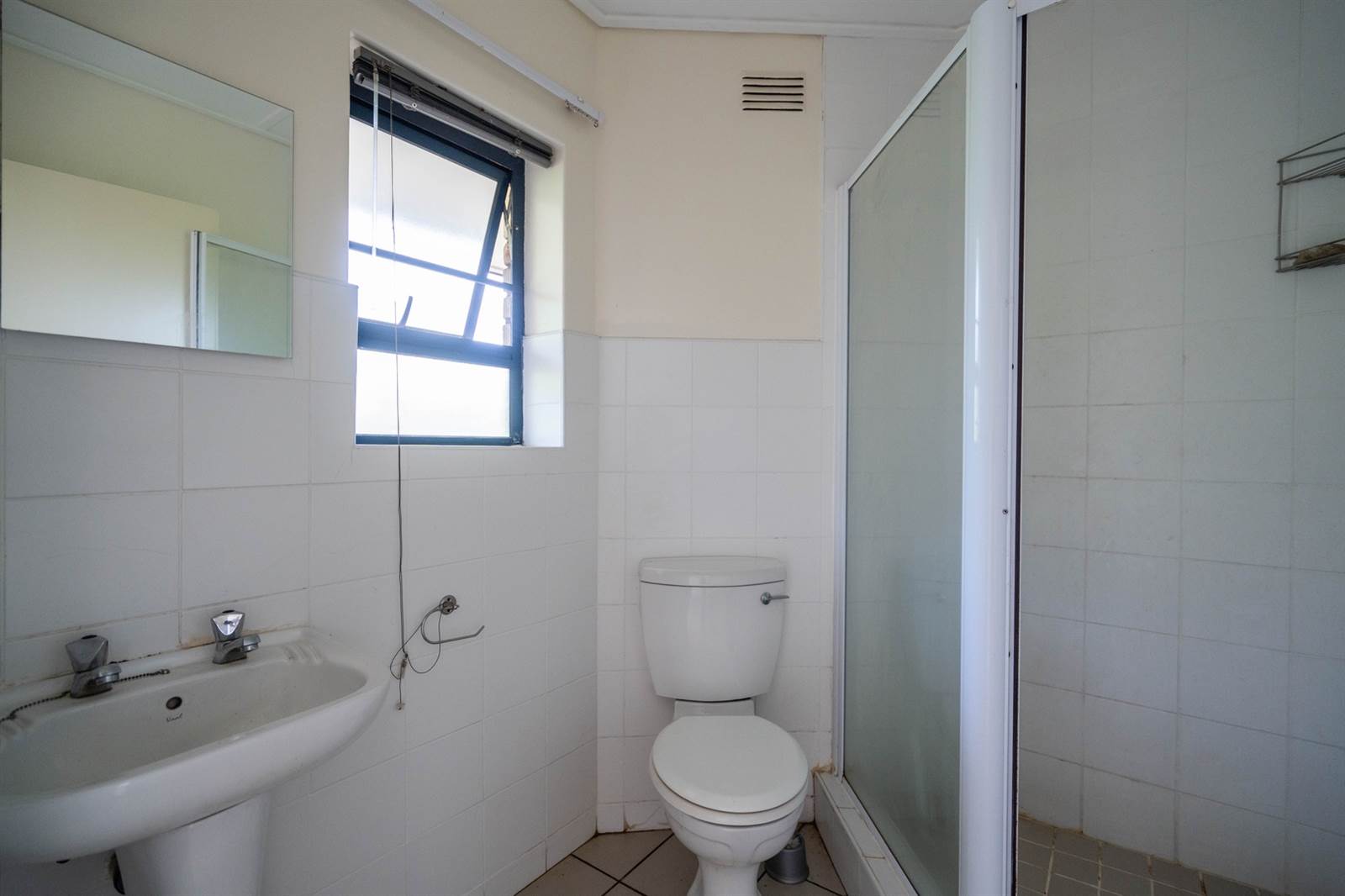 2 Bed Apartment in Grahamstown Central photo number 20
