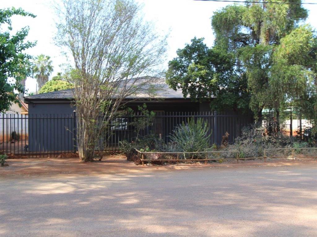 4 Bed House in Mookgophong (Naboomspruit) photo number 1