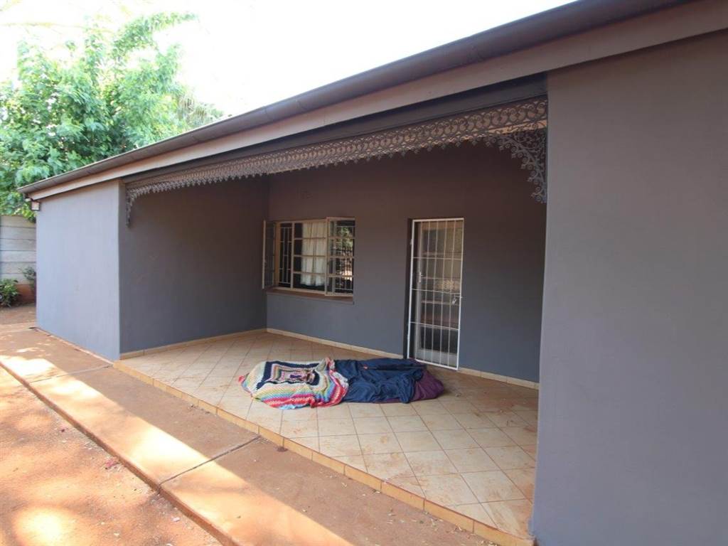 4 Bed House in Mookgophong (Naboomspruit) photo number 26