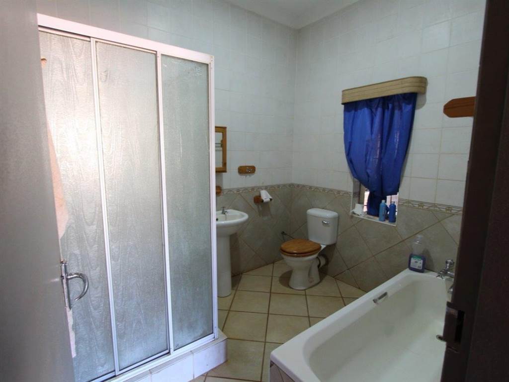 4 Bed House in Mookgophong (Naboomspruit) photo number 12