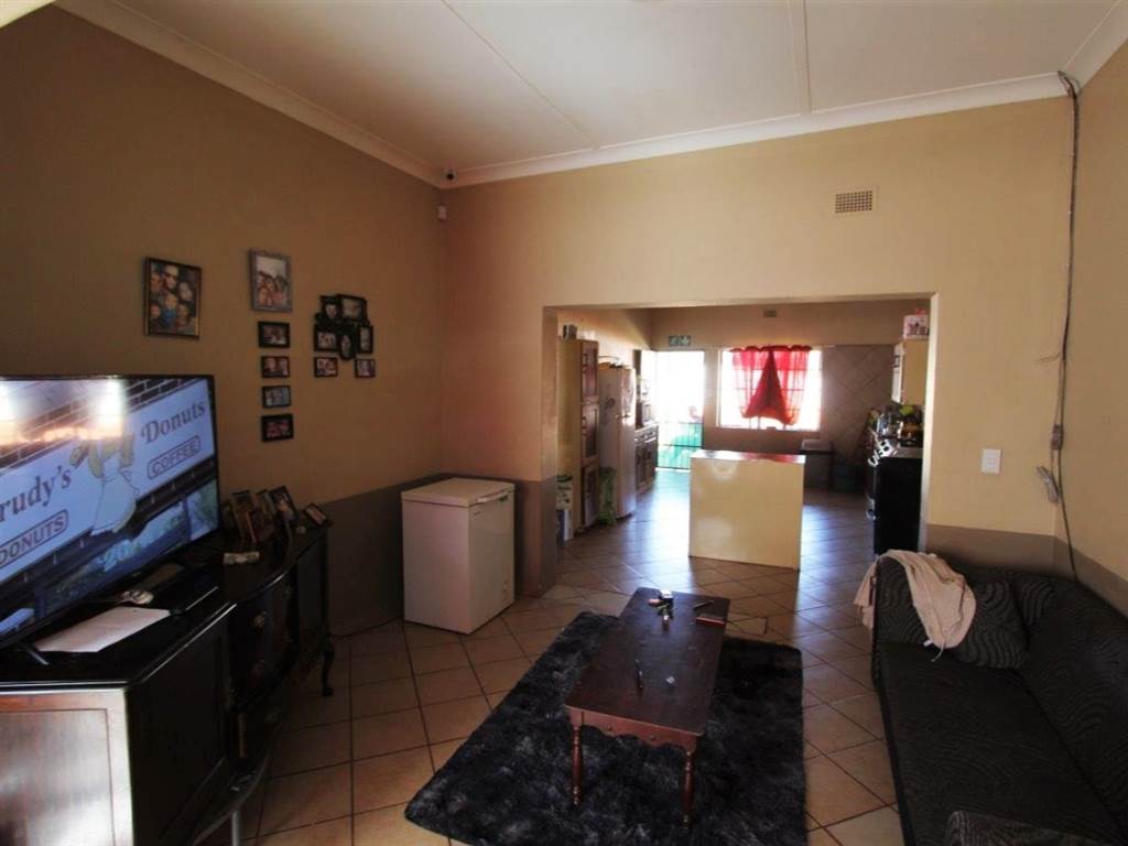 4 Bed House in Mookgophong (Naboomspruit) photo number 14