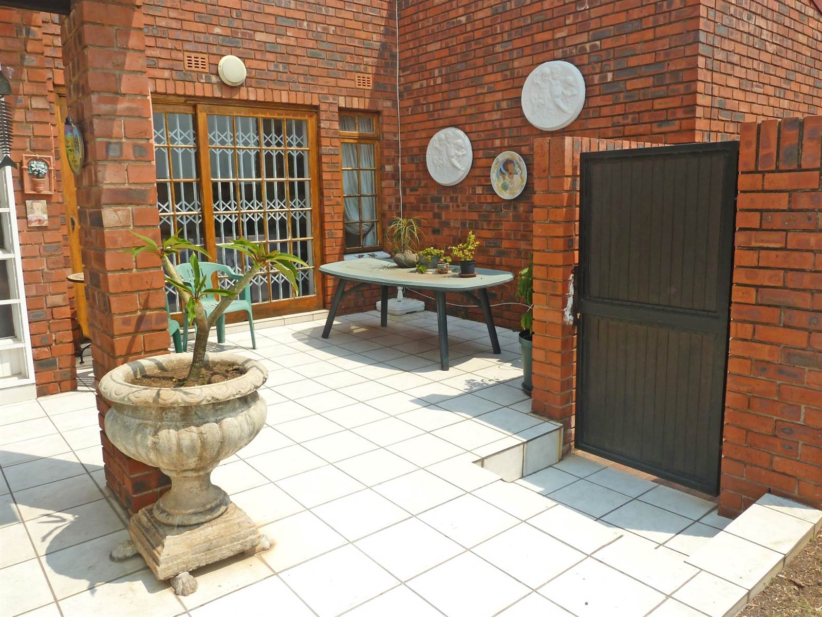 3 Bed Townhouse in Corlett Gardens photo number 29
