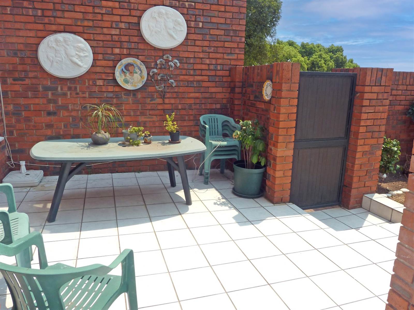3 Bed Townhouse in Corlett Gardens photo number 30