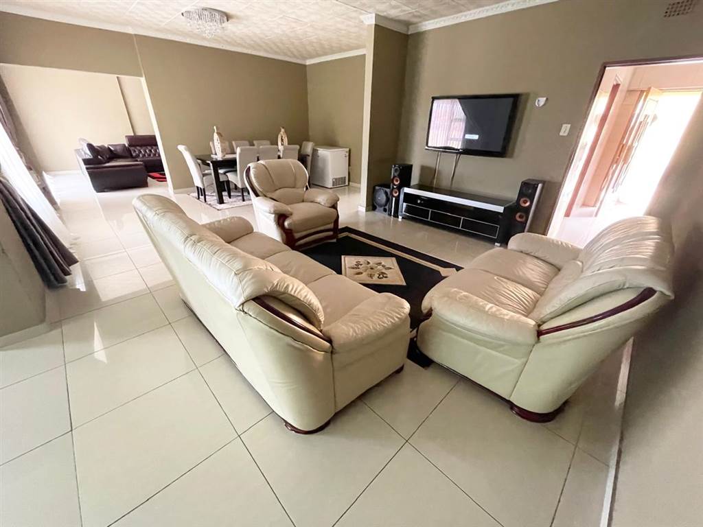 3 Bed House in Veld En Vlei photo number 10