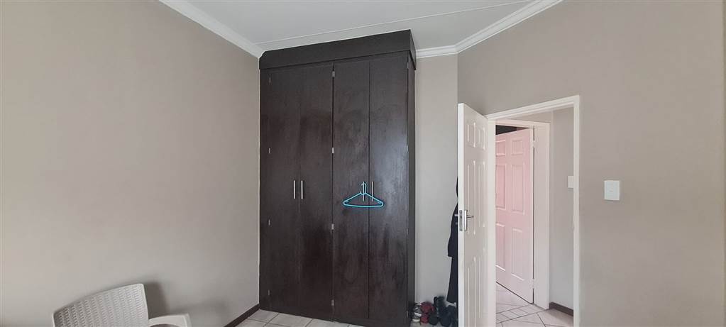 2 Bed Townhouse in Trichardt photo number 9
