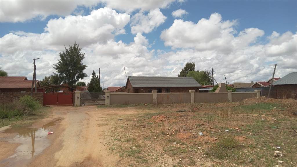 3 Bed House in Mmabatho unit 14 photo number 16
