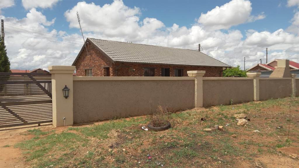 3 Bed House in Mmabatho unit 14 photo number 14