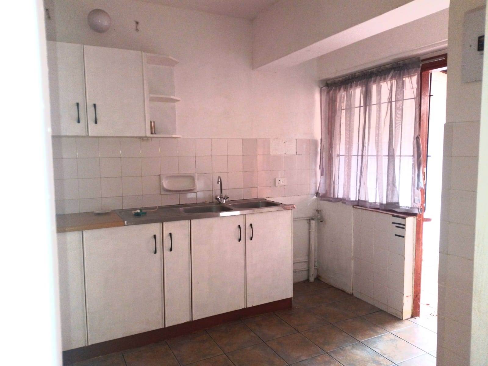 2 Bed Apartment in Howick photo number 8
