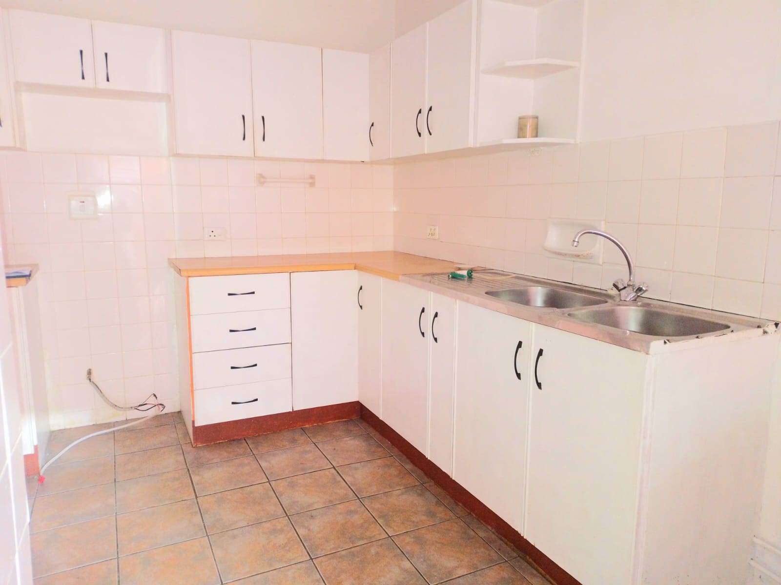 2 Bed Apartment in Howick photo number 5