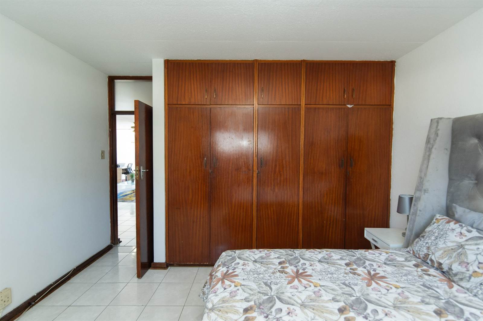 1 Bed Apartment in Humewood photo number 20