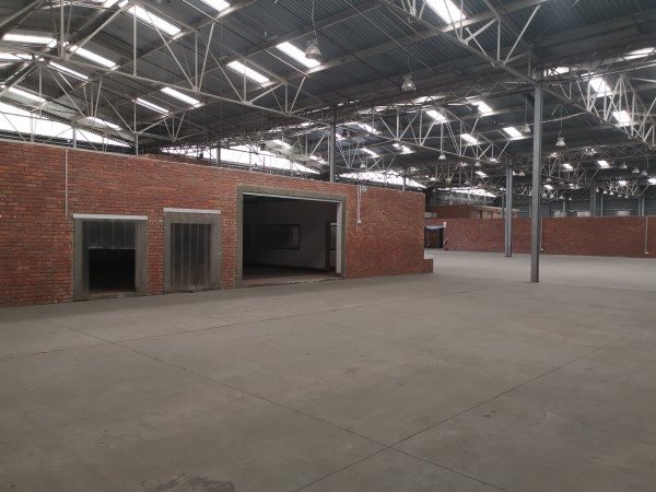 1 800  m² Industrial space