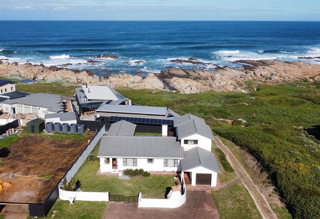 5 Bed House in Cape St Francis photo number 2