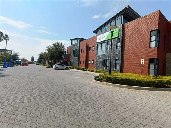 278  m² Commercial space in Carlswald Estate