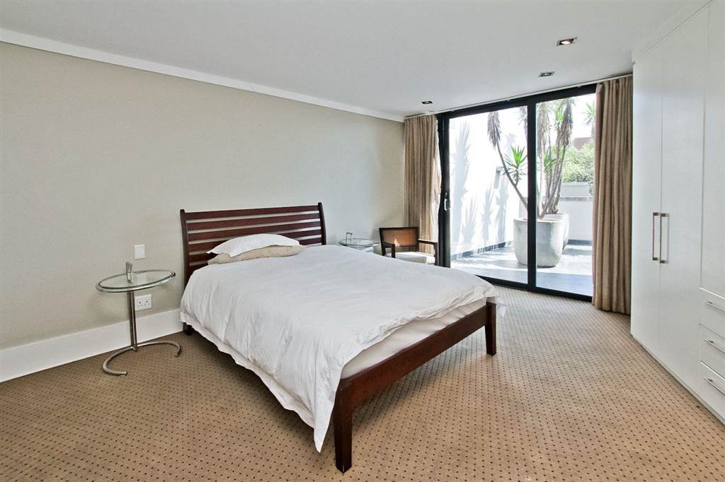 2 Bed Apartment in Melrose Arch photo number 10