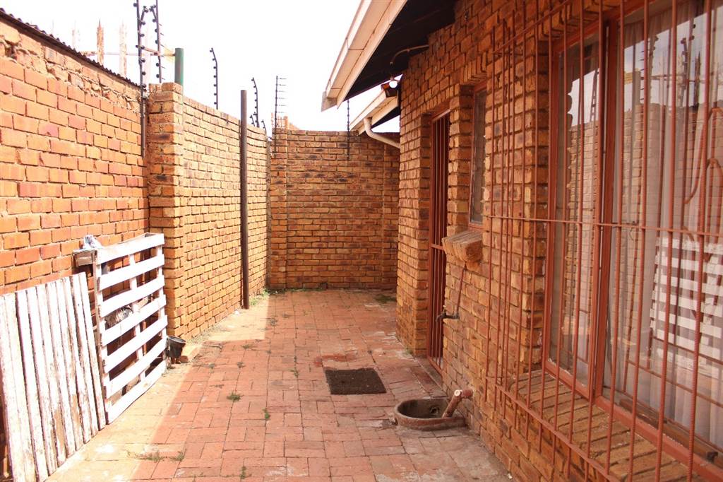 3 Bed House in Glen Marais photo number 15