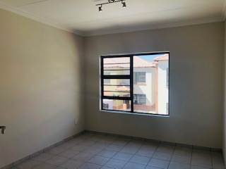3 Bed Duplex in Waterval East photo number 10