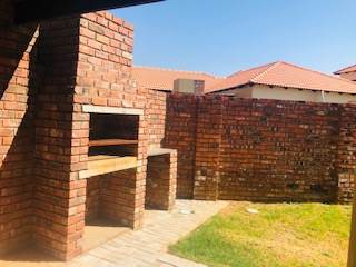 3 Bed Duplex in Waterval East photo number 9