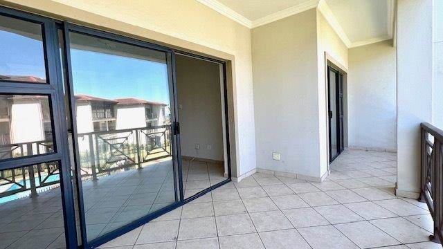 2 Bed Apartment in Uvongo photo number 28