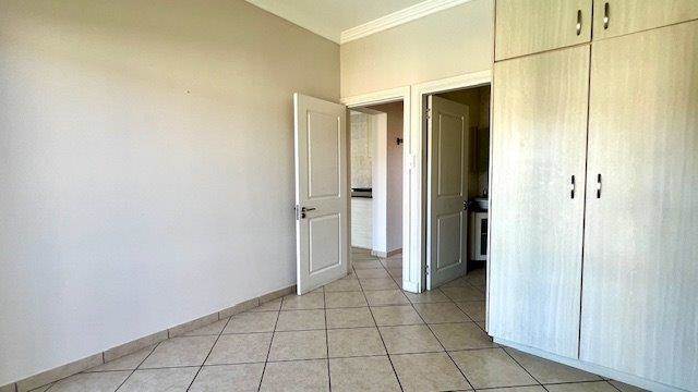 2 Bed Apartment in Uvongo photo number 21