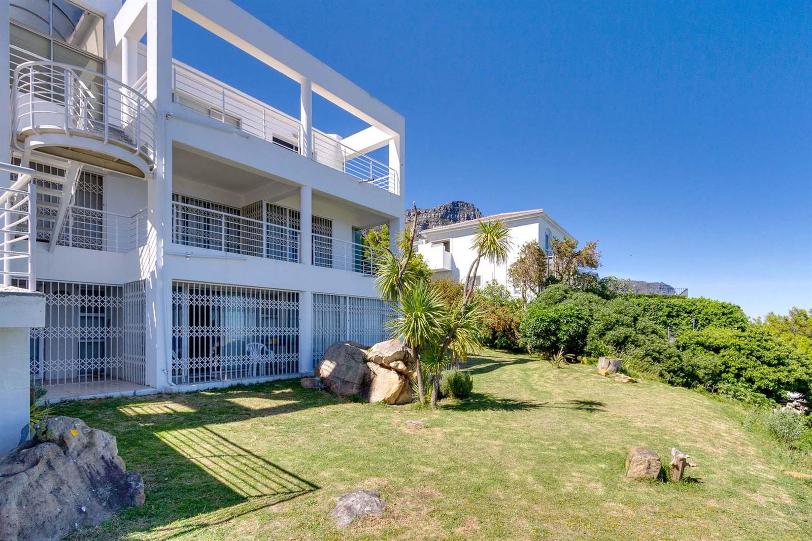 4 Bed House in Camps Bay photo number 29
