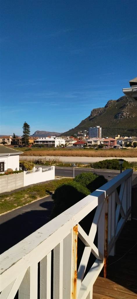 2 Bed House in Muizenberg photo number 22